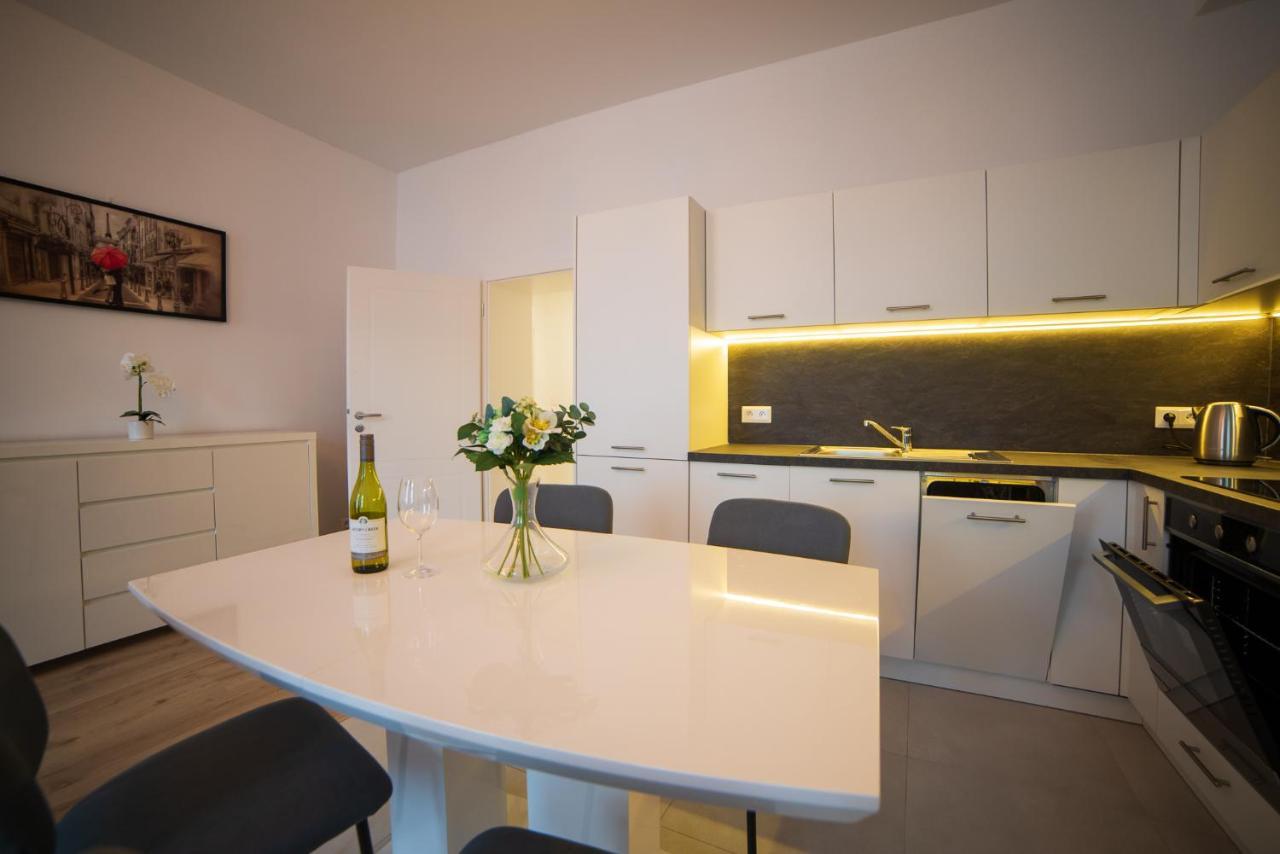 Top Class Apartments In Carlsbad Карлови Вари Екстериор снимка