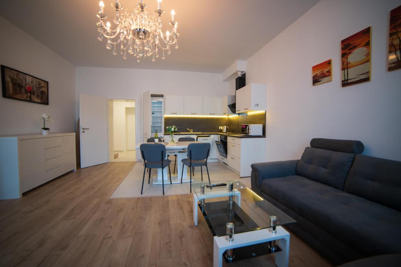 Top Class Apartments In Carlsbad Карлови Вари Екстериор снимка