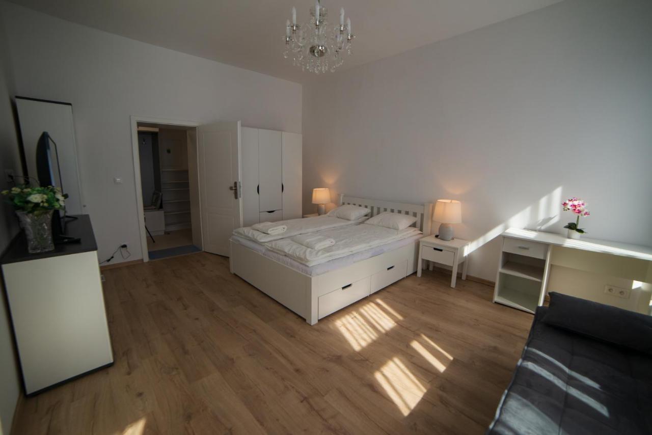 Top Class Apartments In Carlsbad Карлови Вари Екстериор снимка